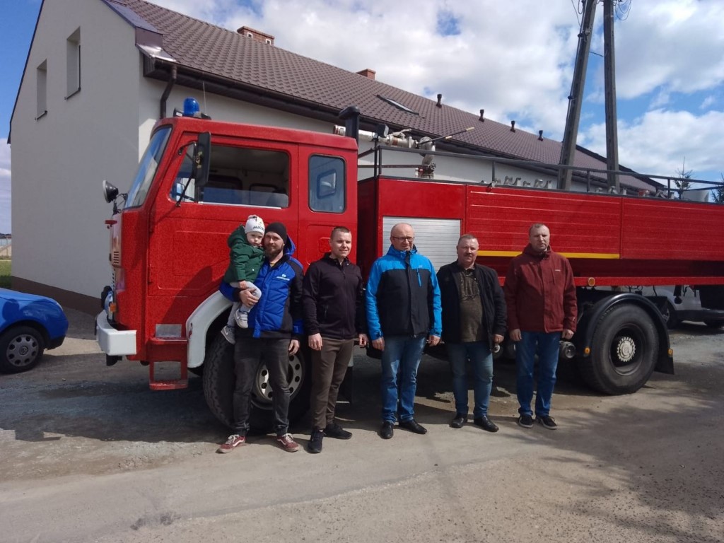 Gmina Rzgów przekazała wóz strażacki dla Ukrainy